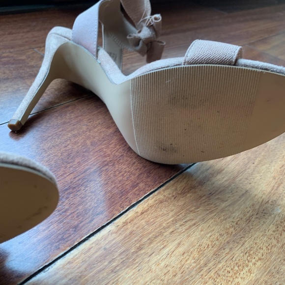MADDEN GIRL Women's 4" Strappy Heel Suede New. Worn Once. Size 8 - Picture 7 of 11